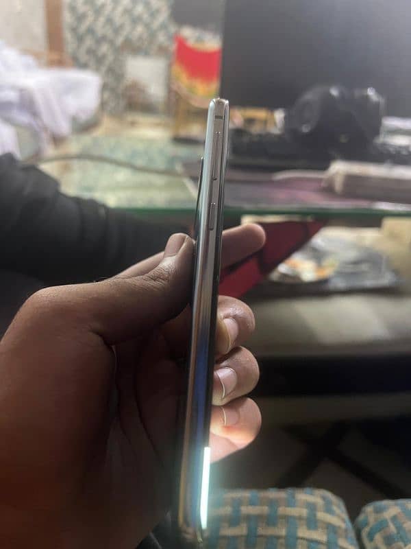 Samsung S10 panel damage 2