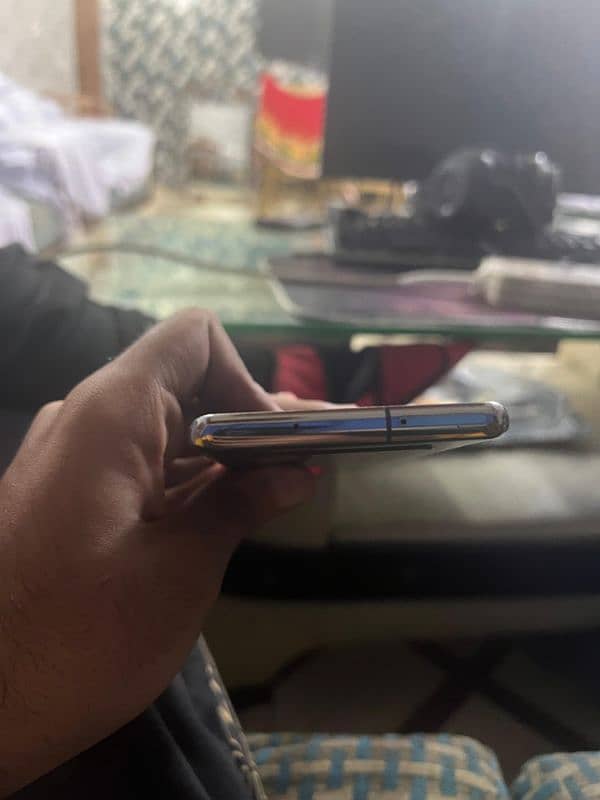 Samsung S10 panel damage 5