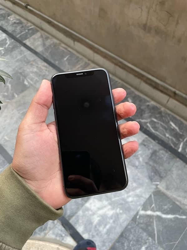 IPHONE 11 PRO 1