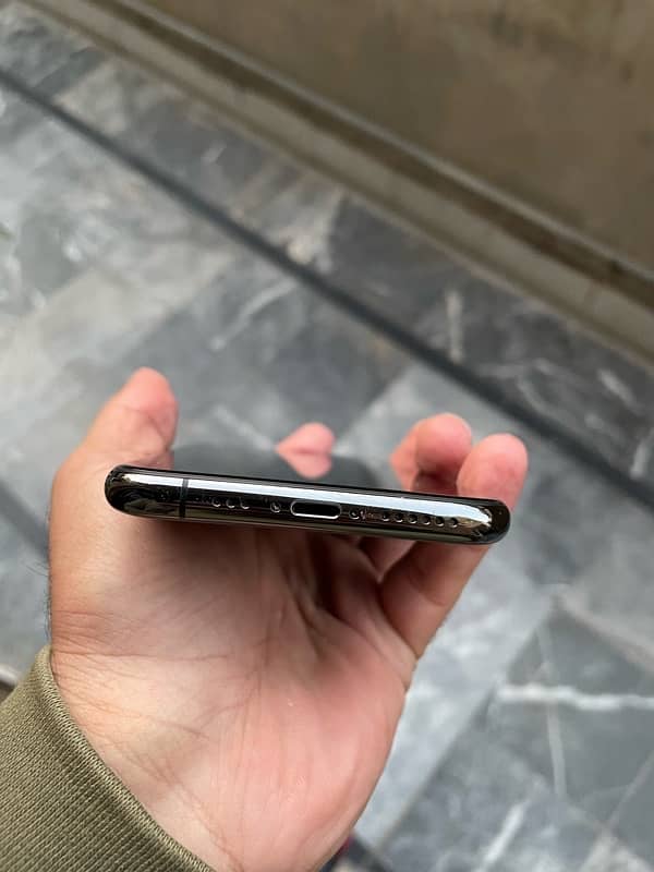 IPHONE 11 PRO 2