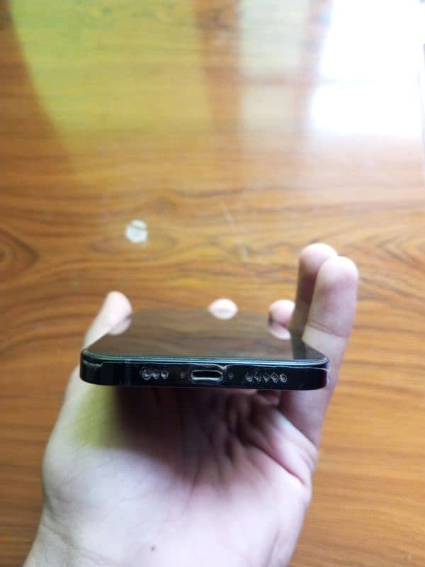 iPhone 12 - 10/10 Condition | 96% Battery Health | Excellent Deal 4