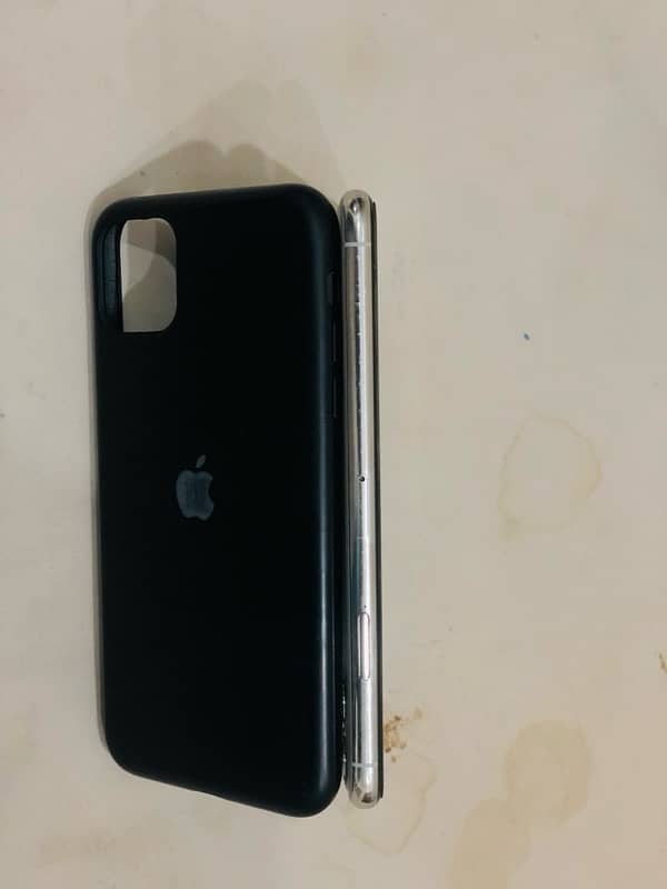 iphone 11 pro max 64gb white color non pta sim chal rahi ha 1