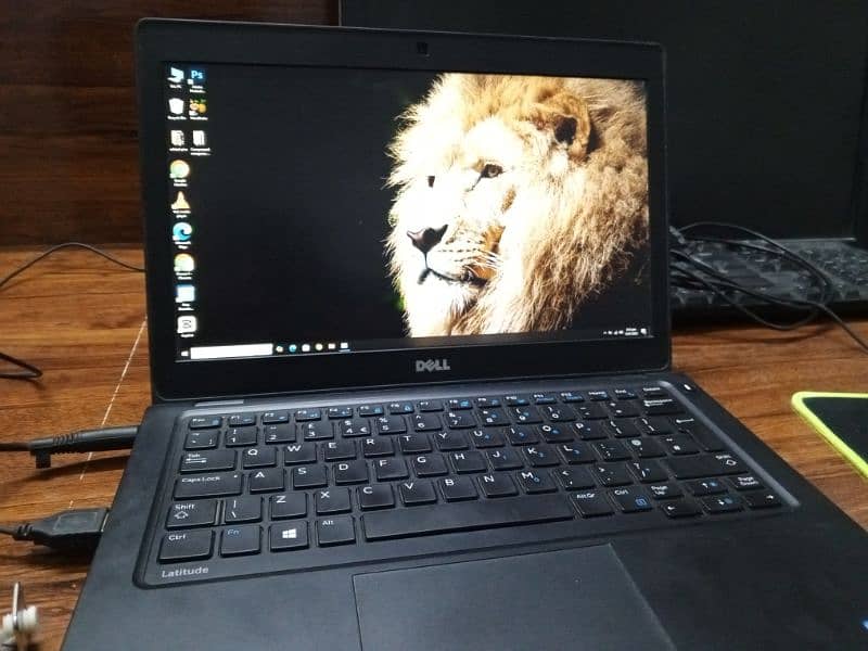 Dell Latitude 8250 0