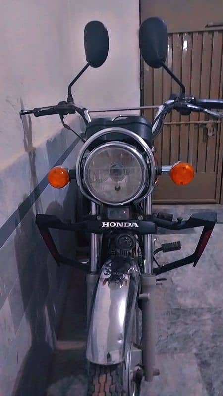 Honda CD-100 4