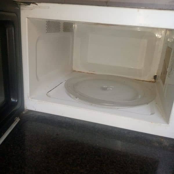 Microwave oven 10/10 Condition only 3months Used 2