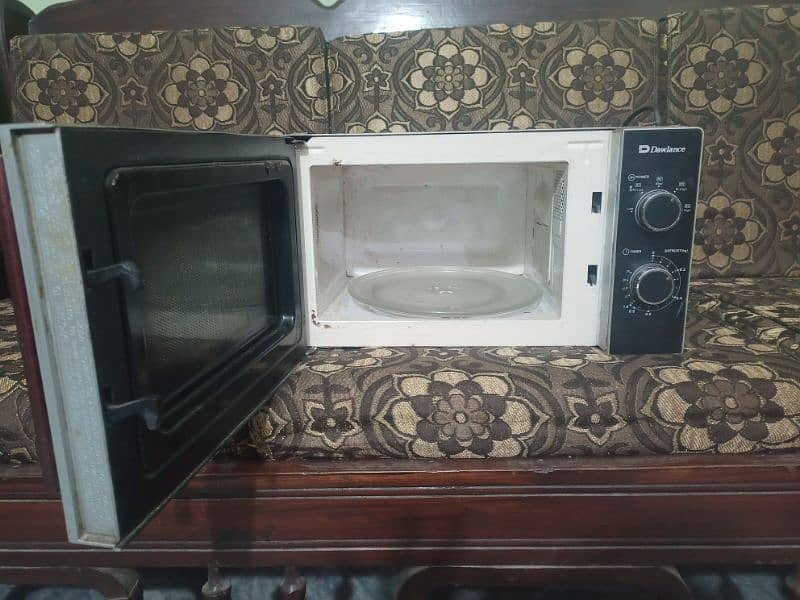 Dawlance Solo Microwave Oven 20 Litters Model DW MD7 1