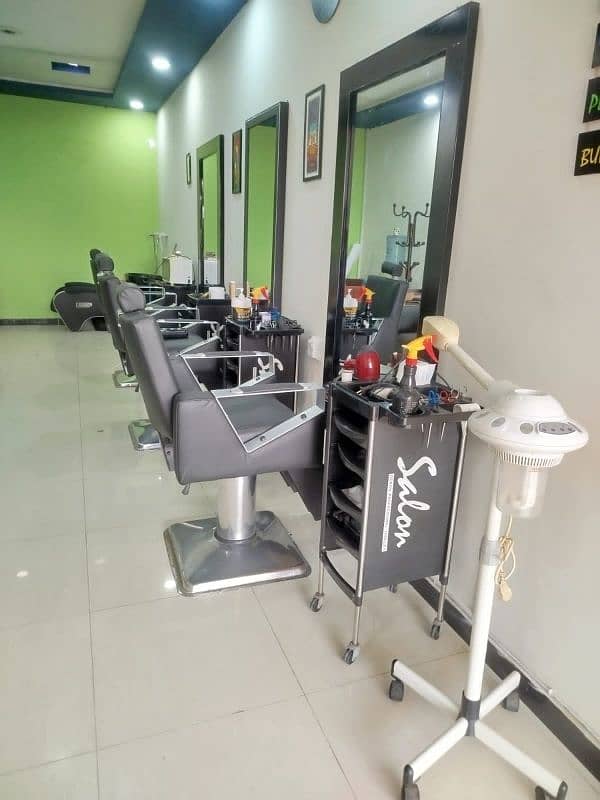 stylish stress men's saloon for sale urgent 0