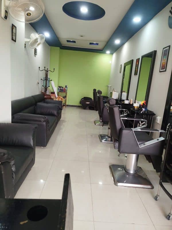 stylish stress men's saloon for sale urgent 2