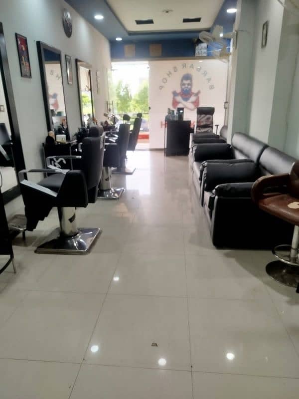 stylish stress men's saloon for sale urgent 3