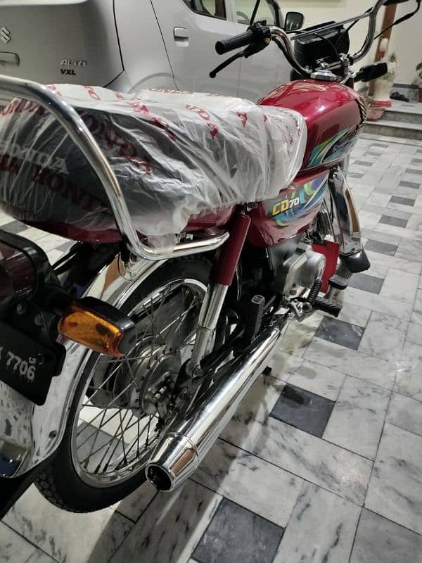 Honda CD70 9