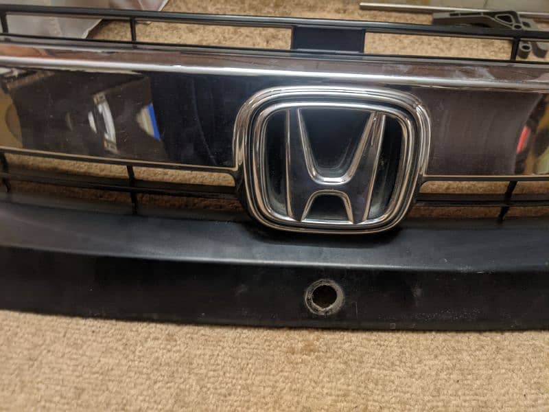 Honda Civic X 2019 original Grill with Logo. 9/10 comfition 1