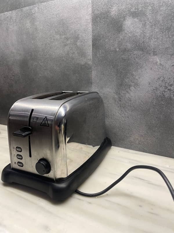 STAINLESS STEEL IMPORTED TOASTER 3