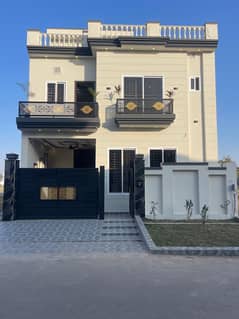 5.5 Marla Classic Quality Construct House For Sale!