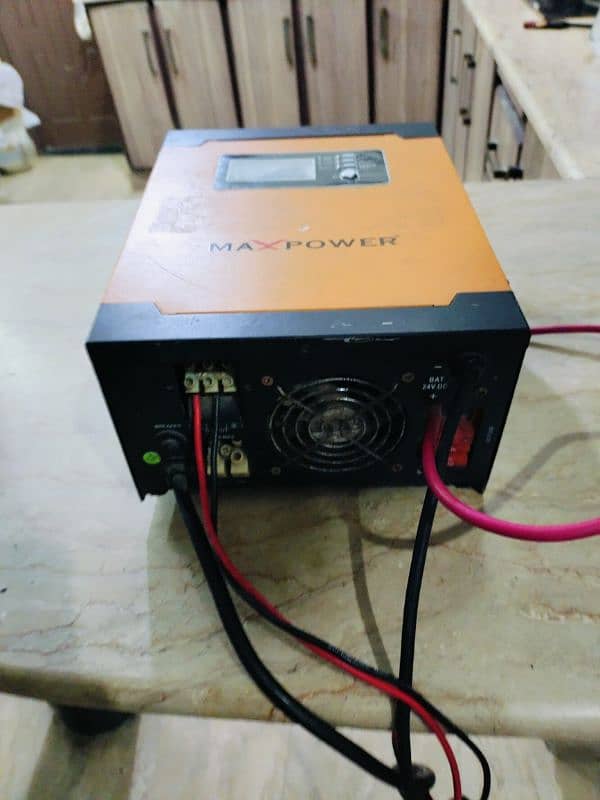 Max Power 1600w 24v solar invertor 1