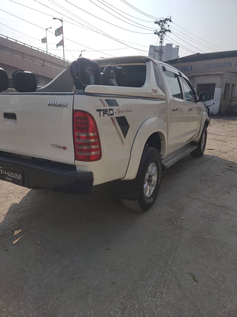 Toyota Hilux 2010 8