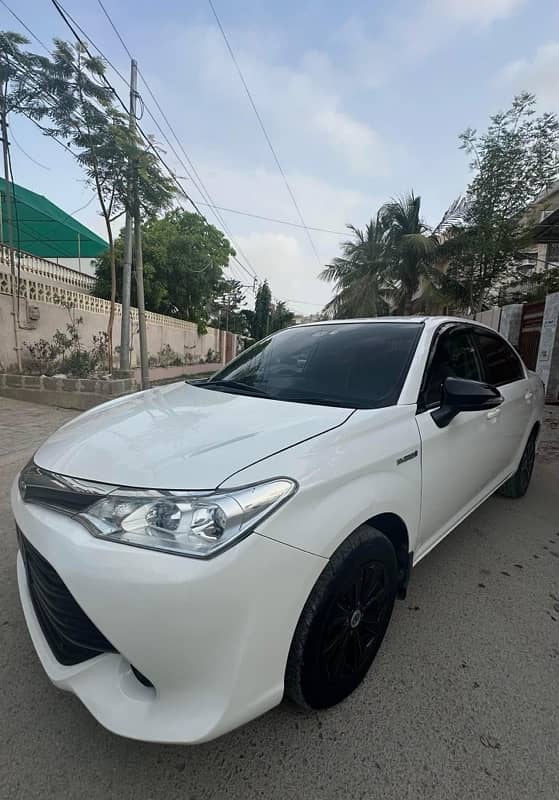 Toyota Corolla Axio Hybrid 2016 1