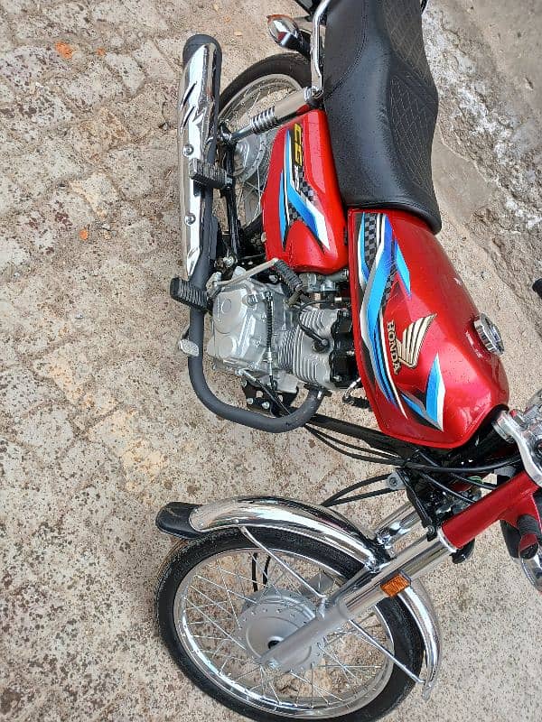 honda 125  2024 model one hand use also book golden number 3