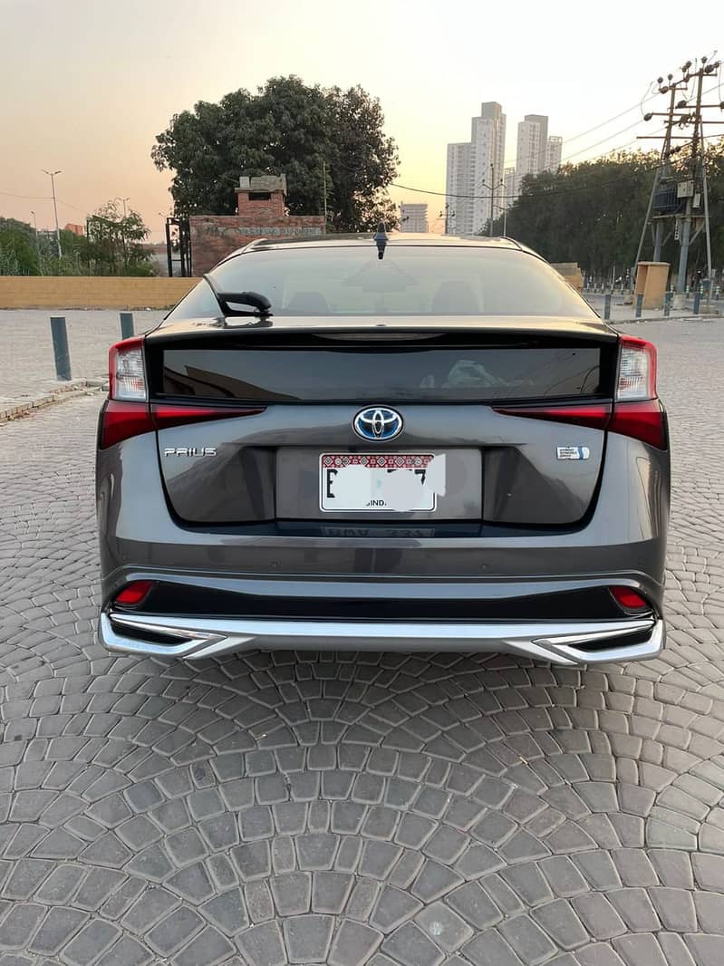 Toyota Prius S Touring Selection 2019 1