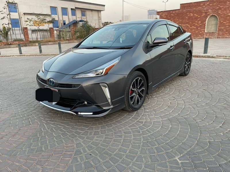 Toyota Prius S Touring Selection 2019 3