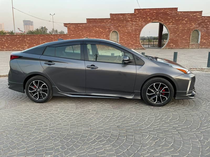 Toyota Prius S Touring Selection 2019 7