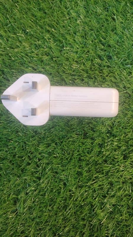 Apple type c 140w charger 3