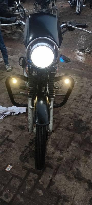 Suzuki GS 150 Model 2005 9