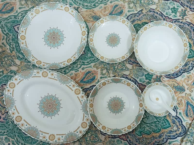 Opal Glassware Dinner Set 0