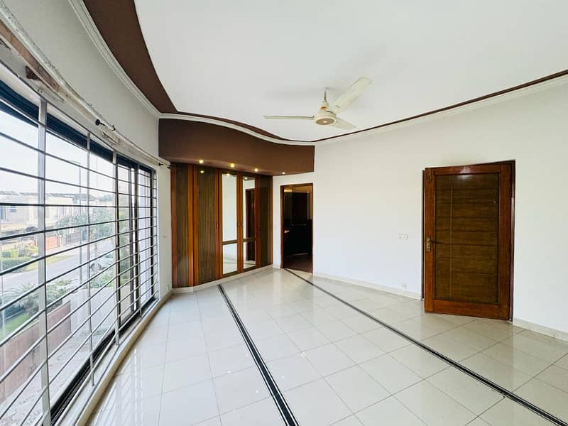 1 Kanal upper portion available for rent in dha phase 4 7