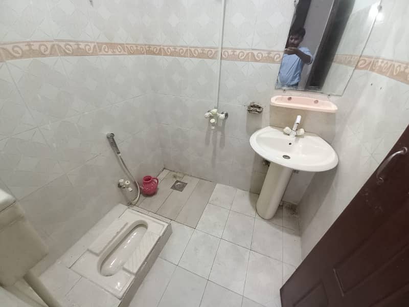 5 Marla Lower Portion For Rent in Johar Town Block Q 5