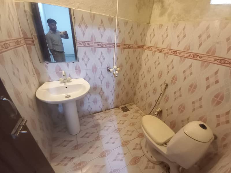 5 Marla Lower Portion For Rent in Johar Town Block Q 8