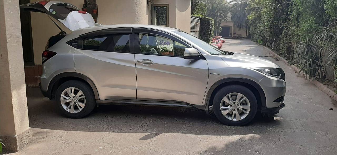 Honda Vezel Hybrid Z 2014 Model 1