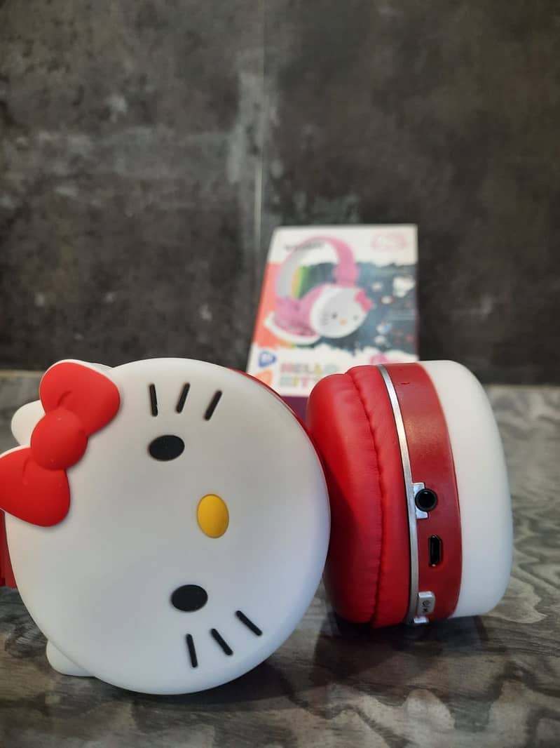 Hello Kitty Headphones 1