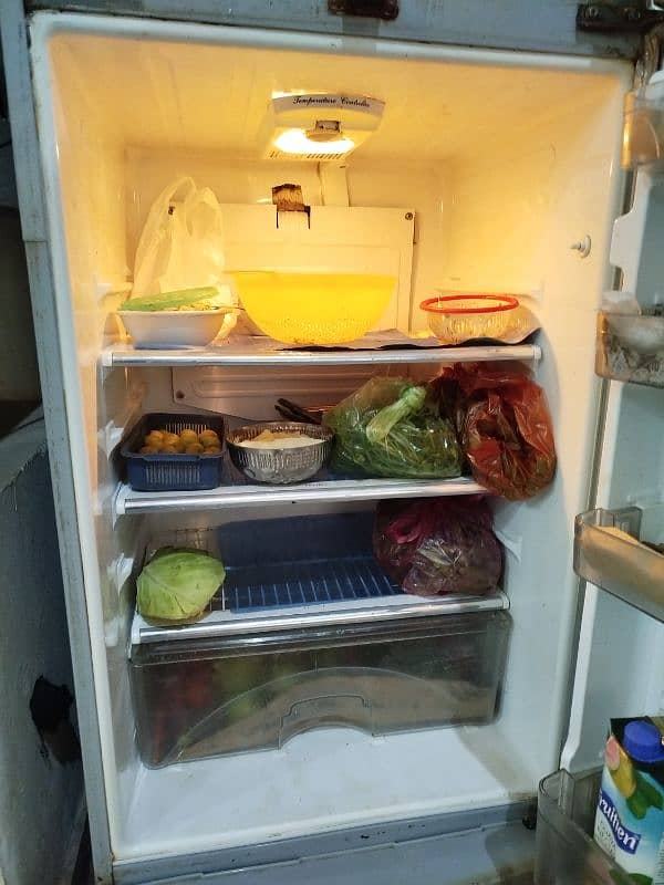 Dawlance Refrigerator For Sale in Working Condition 3