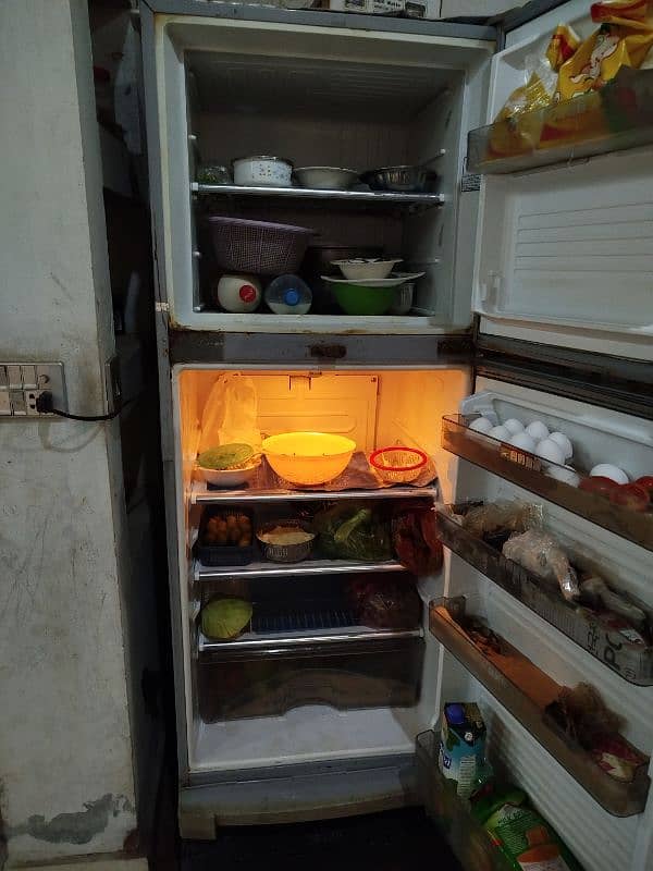 Dawlance Refrigerator For Sale in Working Condition 4