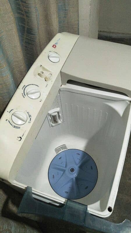 Dawlance washing machine and dryer (DW 5200) 6