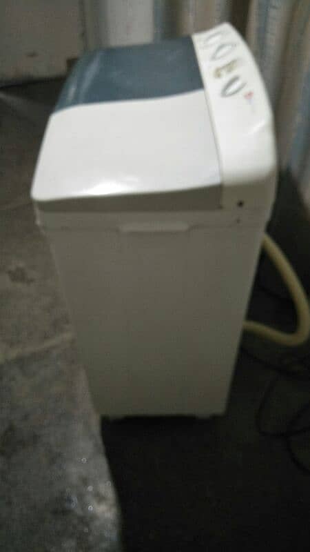 Dawlance washing machine and dryer (DW 5200) 11