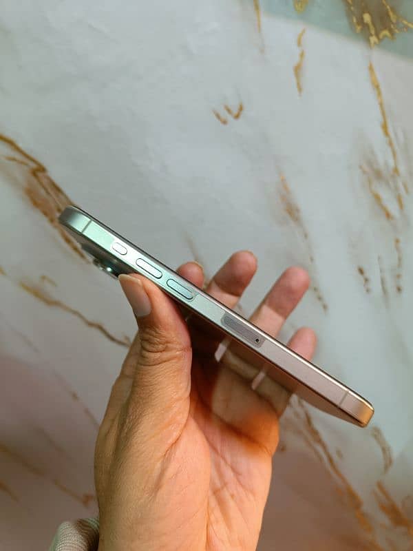 iphone 15 pro Natural Titanium 128GB 2