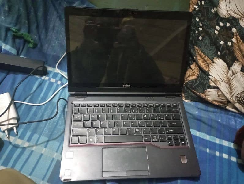 Fujitsu Lifebook U Series touch screen i5 8th generation 4