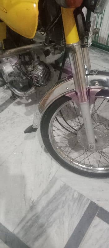 good condition CD hond 70 baike avlaible in very reasonable price 0