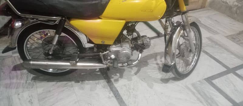 good condition CD hond 70 baike avlaible in very reasonable price 1