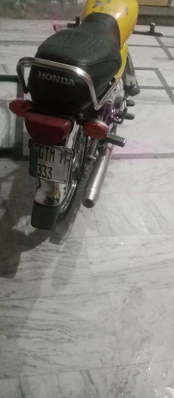 good condition CD hond 70 baike avlaible in very reasonable price 3