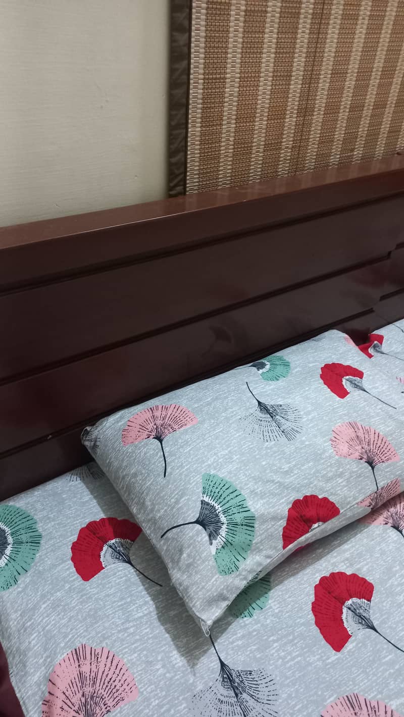 Single bed set without mattress 1