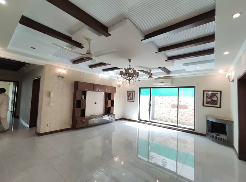 1 Kanal Full house available for rent in DHA Phase 3 0