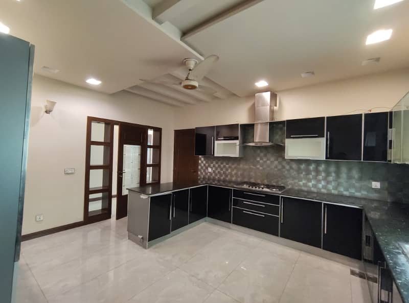 1 Kanal Full house available for rent in DHA Phase 3 15