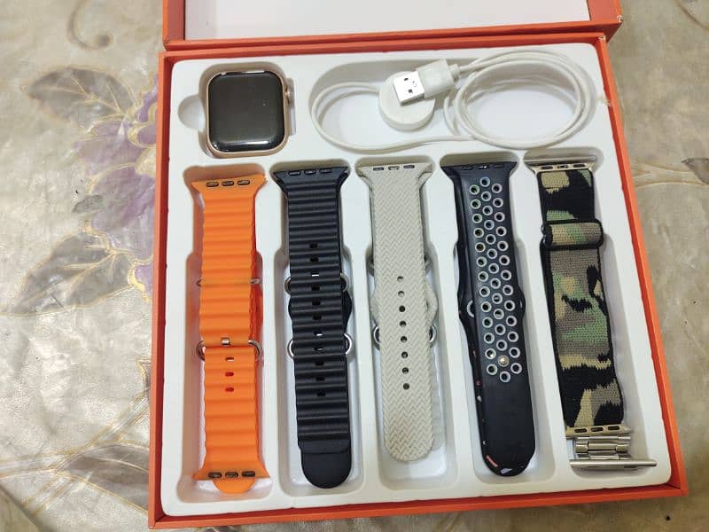 Pre-Owned Smartwatch with 10 Multi-Color Straps – Stylish & Versatile 2