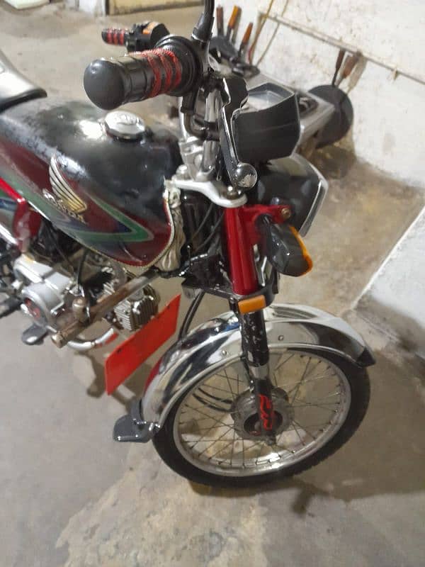 Honda CD 70cc almost new ghr ky chali hoe ha 9