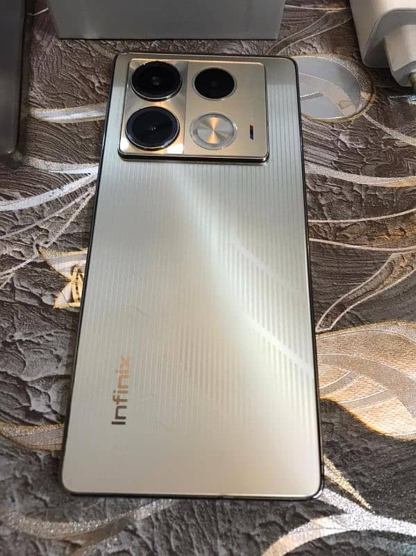 Condition 10/8  infinix note 40 special edition 1