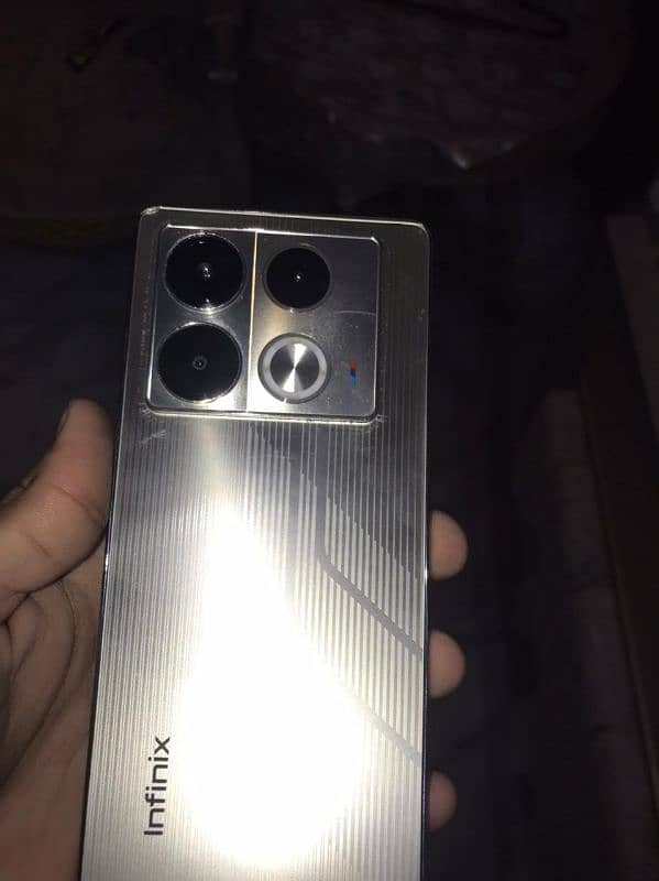 Condition 10/8  infinix note 40 special edition 5