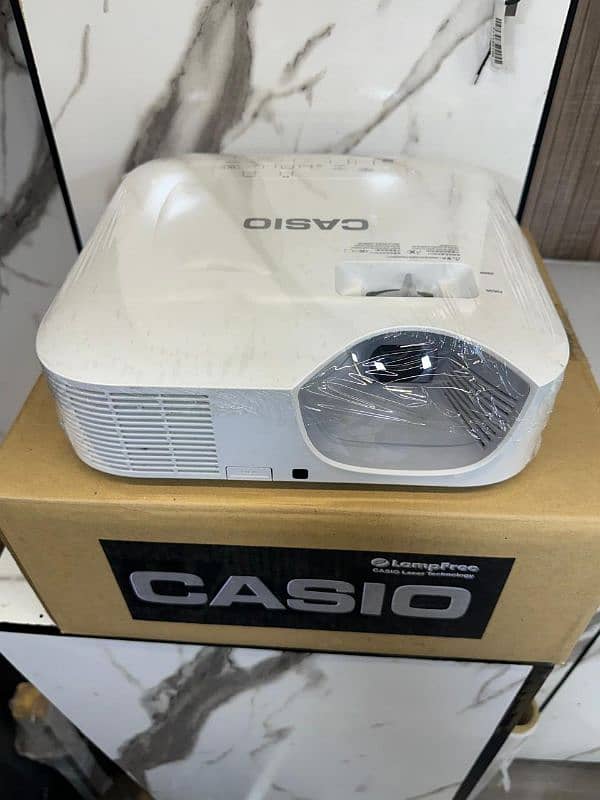 Laser LED Multimedia Projectors CASIO / EPSON Short Throw 2