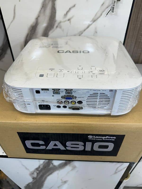 Laser LED Multimedia Projectors CASIO / EPSON Short Throw 3